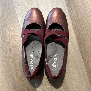 NWOT SoftWalk Women's Metallic Burgundy Flats
